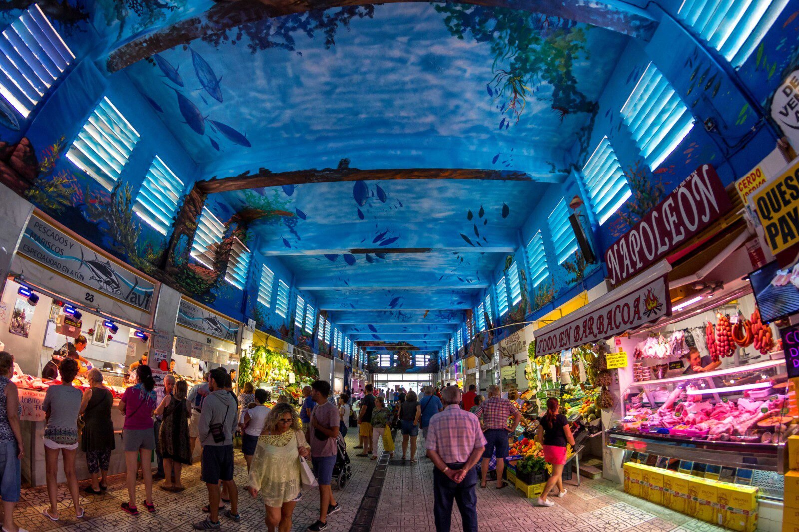 Mercado Municipal de Barbate – El Mejor Lugar para Comprar Pescado Fresco El Mercado Municipal de Barbate es el lugar perfecto para comprar pescado fresco y mariscos de la zona. Un espacio lleno de vida con productos locales.